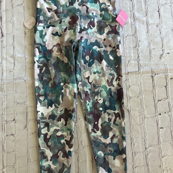 NWT Spanx Printed Camo Pink Multi Booty Boost 7/8 Leggings - Picture 3 of 7